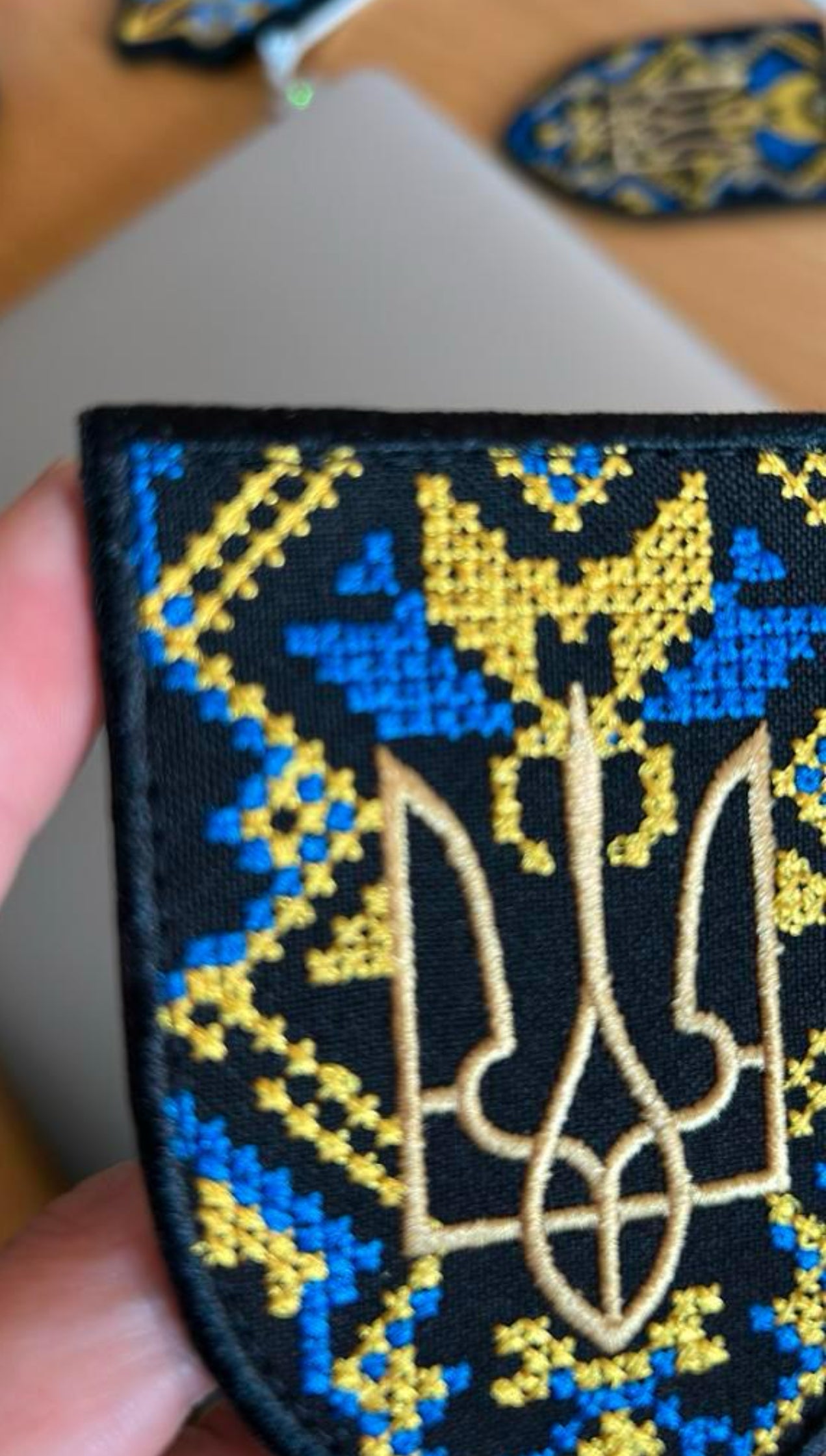 Oekraïense morele patch, drietand en borduurwerk