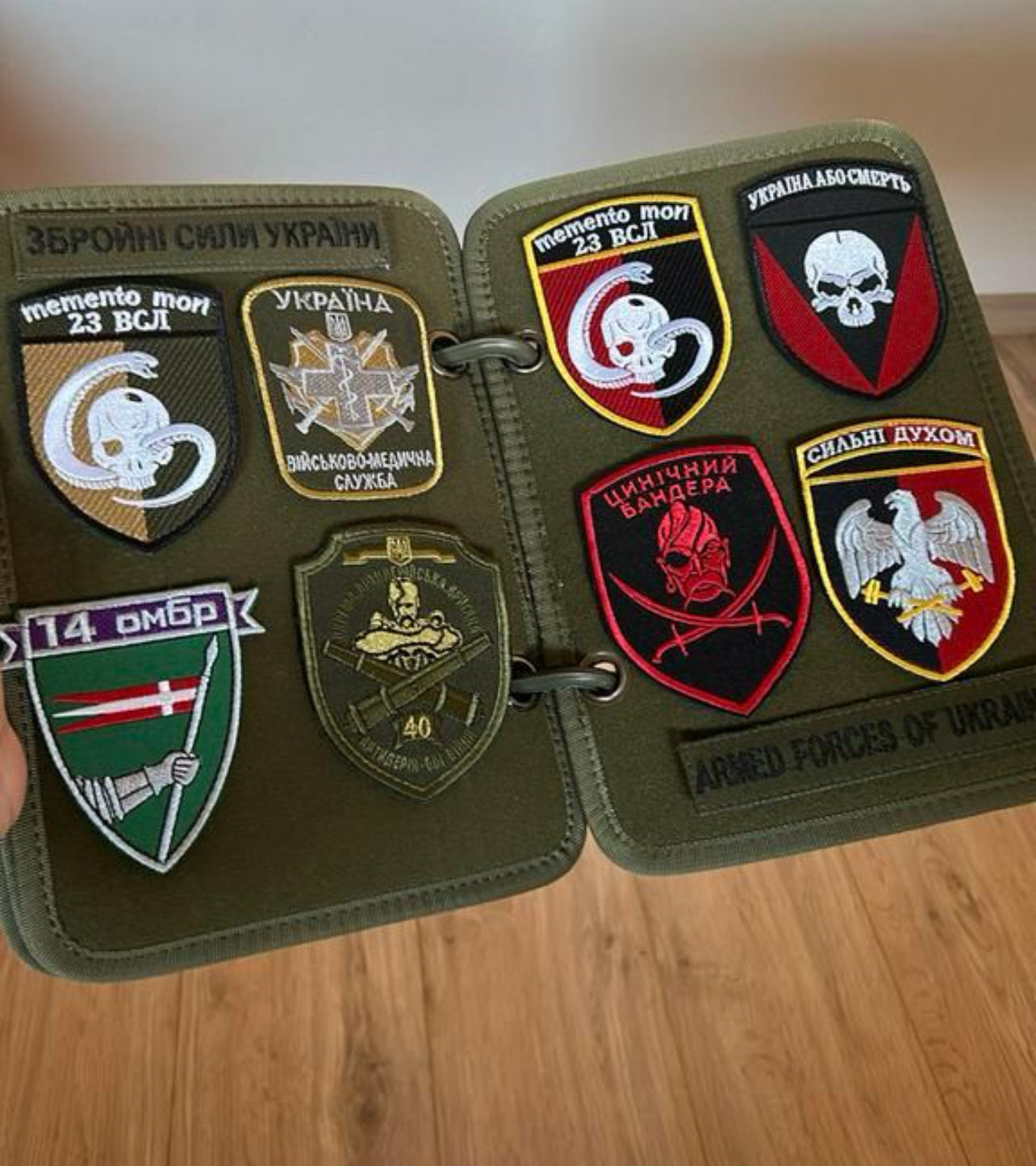 Patch Display Holder, 4Pcs Flip-page Patch Book Patch Booklet Organizer Display Panel Board with Removable D Ring Buckles