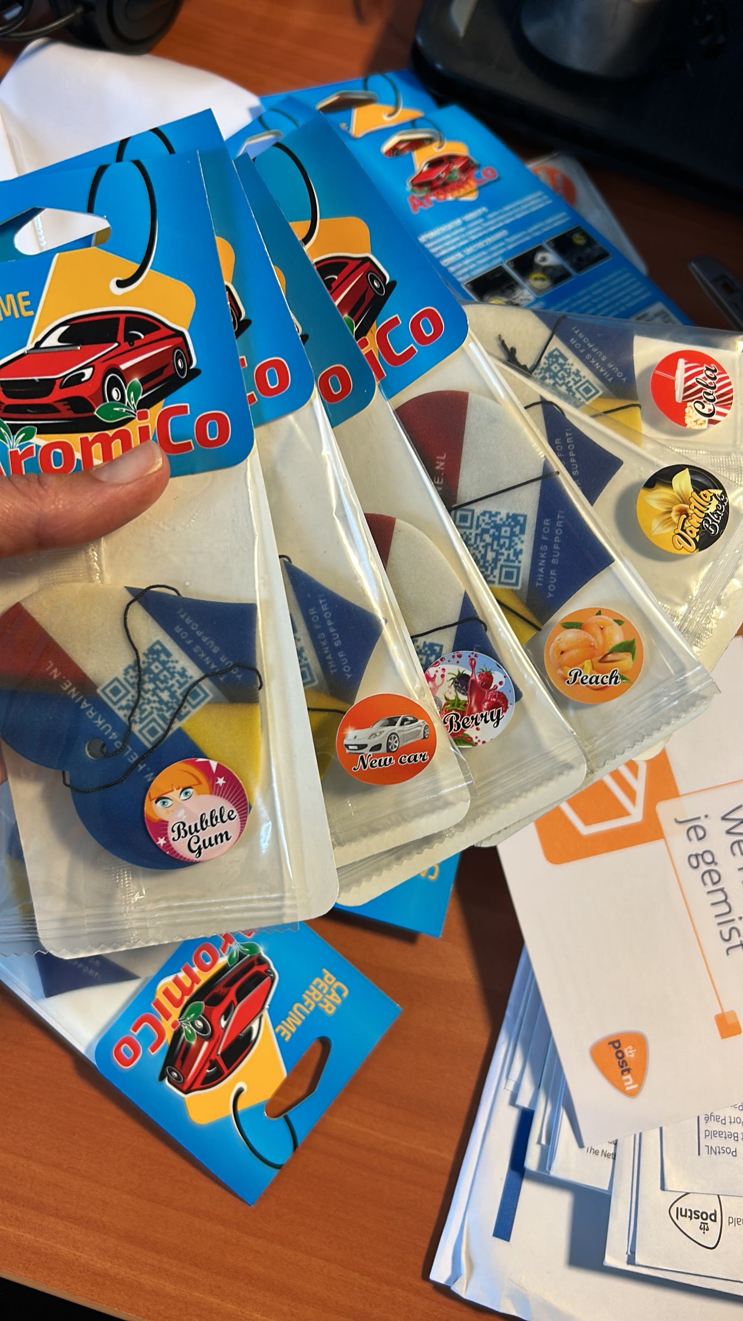 AUTO LUCHTVERFRISSER Oekraïne/Car air freshener