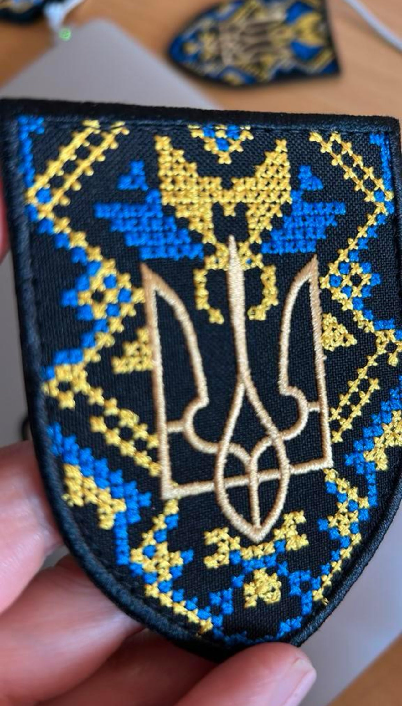 Oekraïense morele patch, drietand en borduurwerk