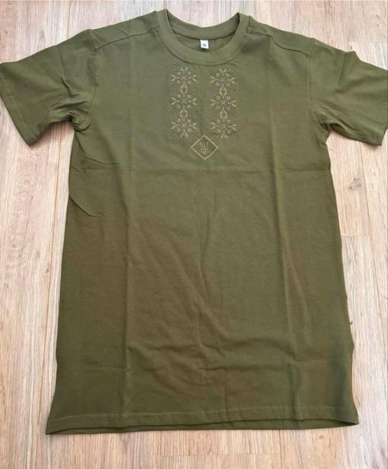 Militairgroen T-shirt met Oekraïens borduursel & Tryzub